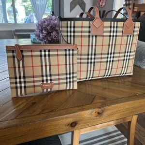 Burberry small london tote
